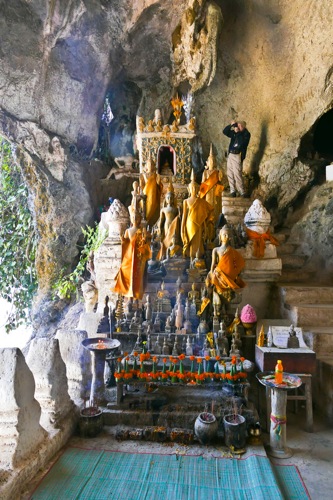 P1110720.buddha cave.1